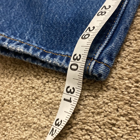 Levi's Premium Button Distressed Mid Rise Women's Jeans. Excellent Condition! - Picture 10 of 11